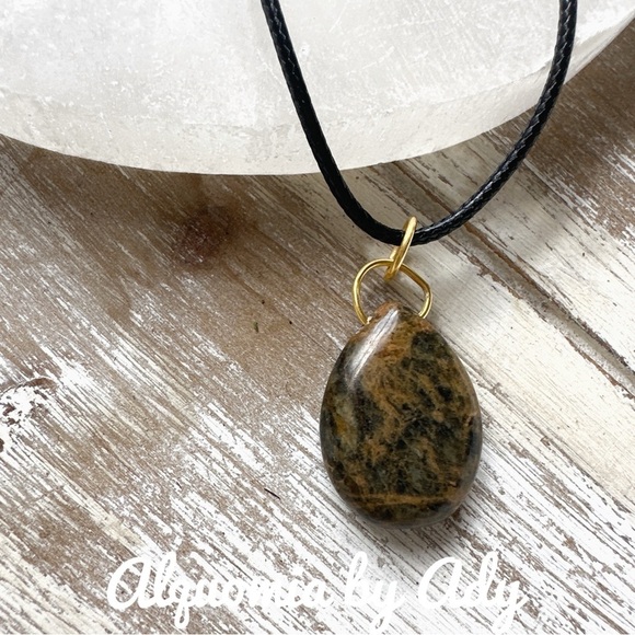 Elegant Gold and Brown bumblebee Jasper Pendant Necklace - Picture 1 of 1